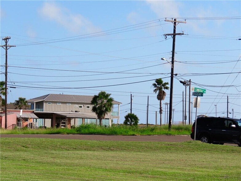 More Photos Of 1330 S Commercial St, Aransas Pass Hotel For Sale