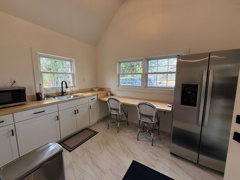 More Photos Of 9 East Ave, Greenville Office Residential For Sale