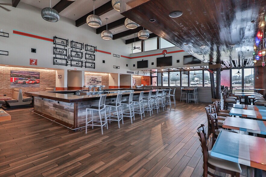 More Photos Of 960 N Earl Rudder Fwy, Bryan Restaurant For Lease