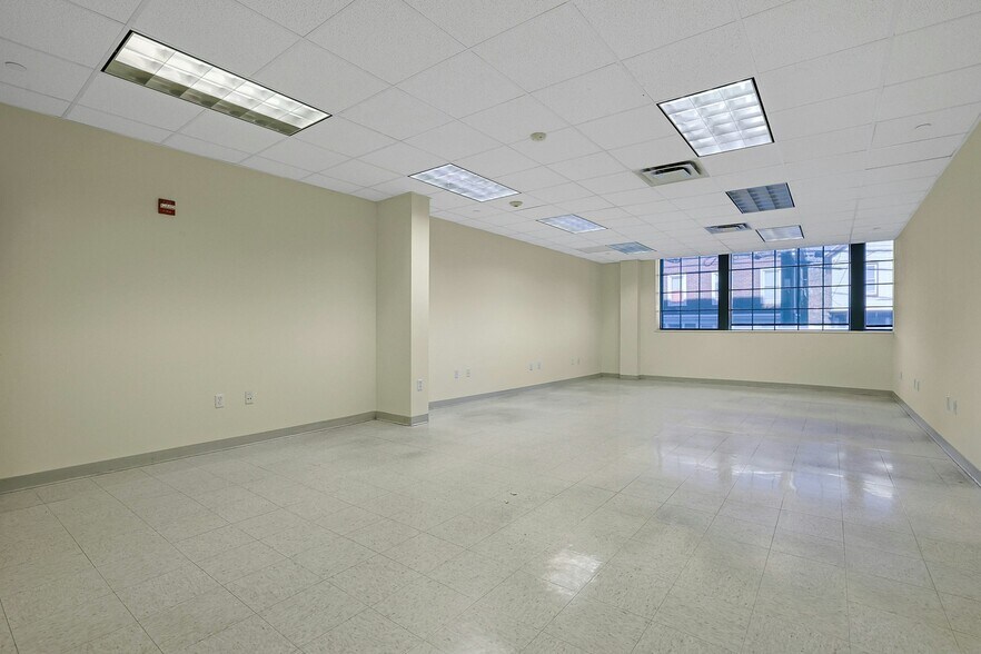 More Photos Of 31 W Broad St, Haverstraw Office For Lease