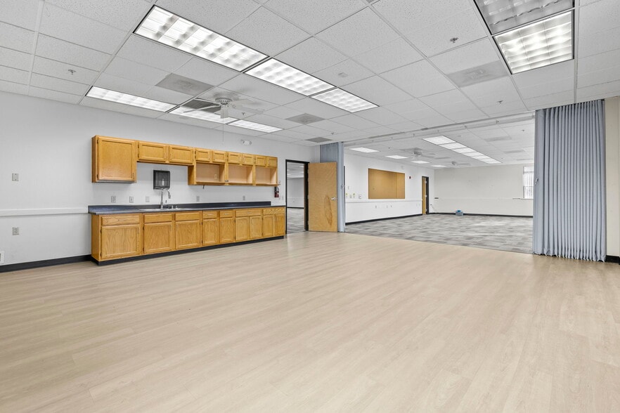 More Photos Of 4240 S Lees Summit Rd, Independence Office For Lease