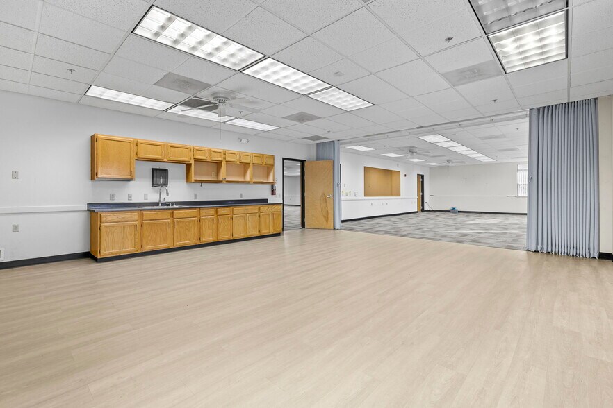 More Photos Of 4240 S Lees Summit Rd, Independence Office For Lease