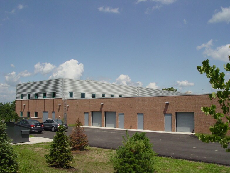 More Photos Of 187 Northpointe Blvd, Freeport Research And Development For Lease