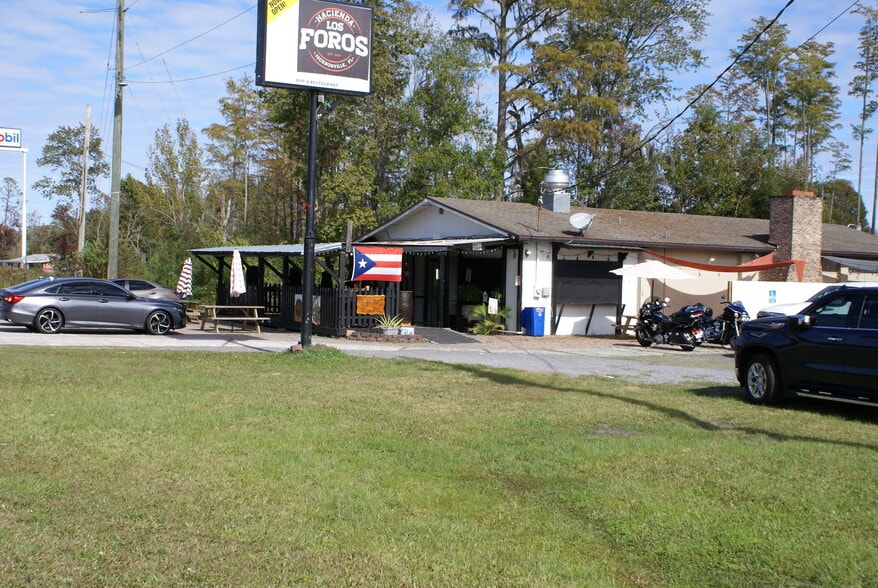 More Photos Of 8771 US Highway 301 S, Jacksonville Restaurant For Sale