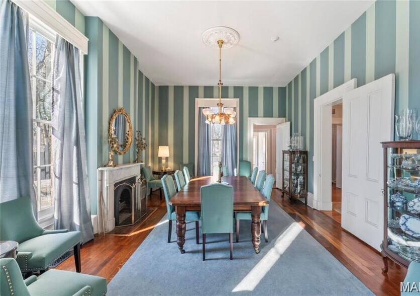 More Photos Of 876 W State St, Jacksonville Hospitality For Sale