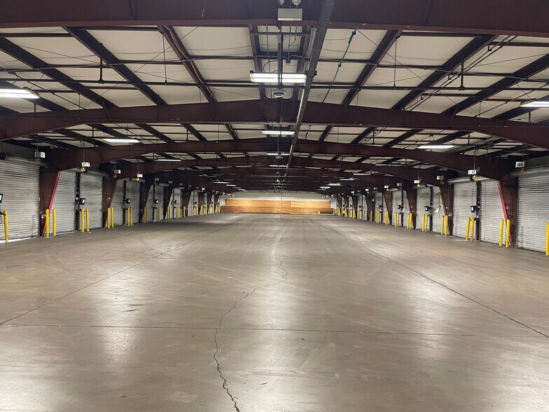 More Photos Of 10100-10120 Virginia Ave, Chicago Ridge Truck Terminal For Lease