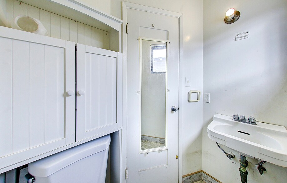 More Photos Of 1521 N Broadway, Santa Ana Medical For Sale