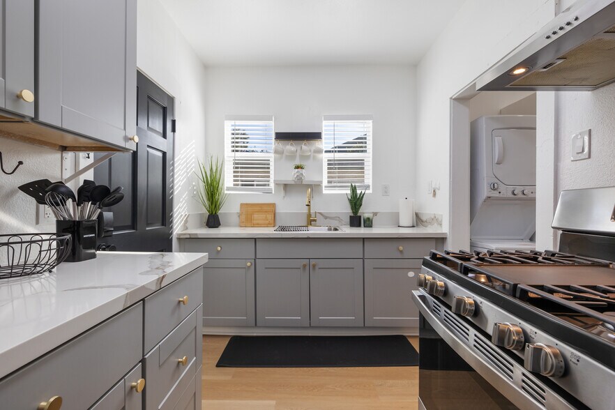 More Photos Of 1055 21st Street, San Diego Apartments For Sale