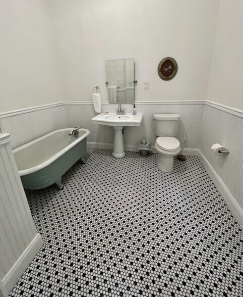 More Photos Of 252 Seavy St, Senoia Hospitality For Sale