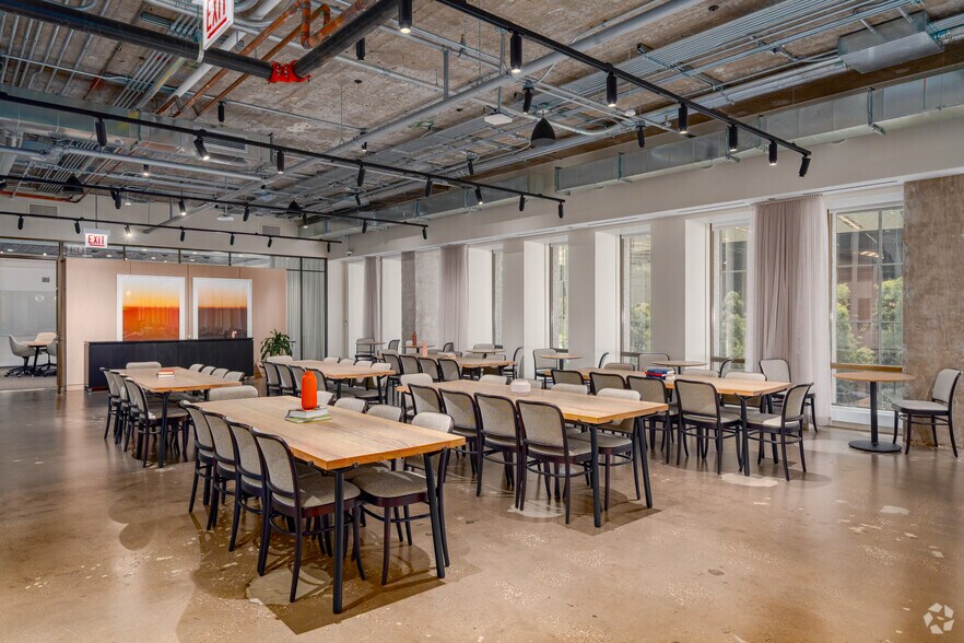 More Photos Of 311 W Monroe St, Chicago Coworking Space