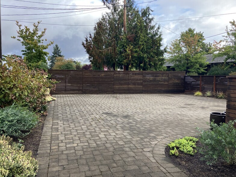 More Photos Of 105 W Main St, Carlton Storefront Retail Residential For Sale