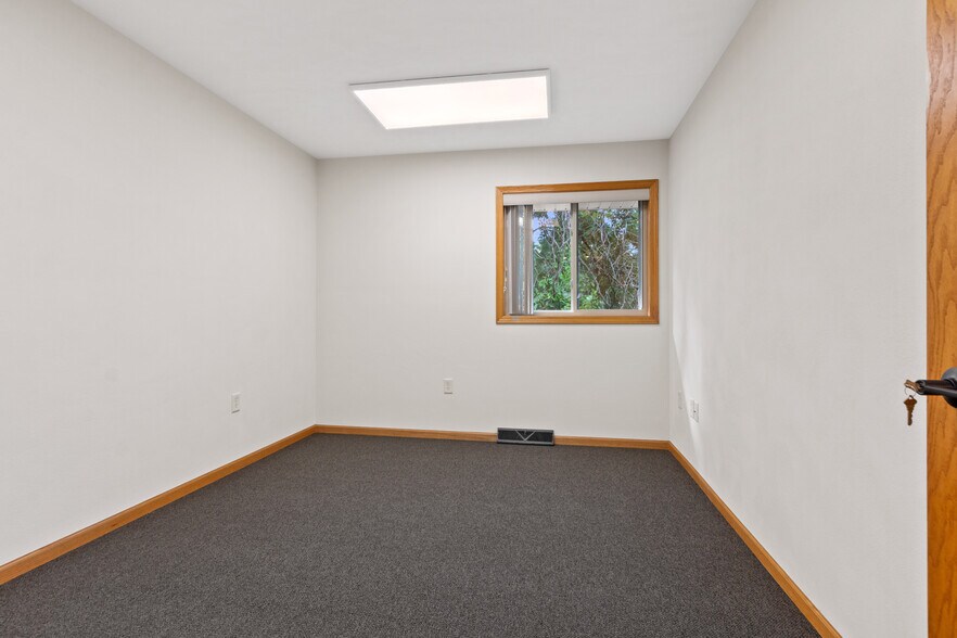 More Photos Of 3210 Post Rd, Stevens Point Office For Lease