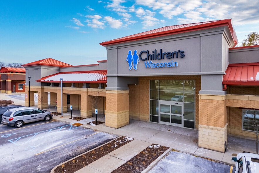 More Photos Of 14755 W Capitol Dr, Brookfield Storefront Retail Office For Lease