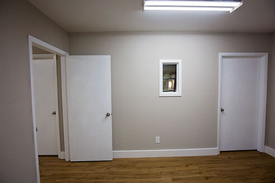 More Photos Of 1010 Park Ct, Safety Harbor Warehouse For Lease