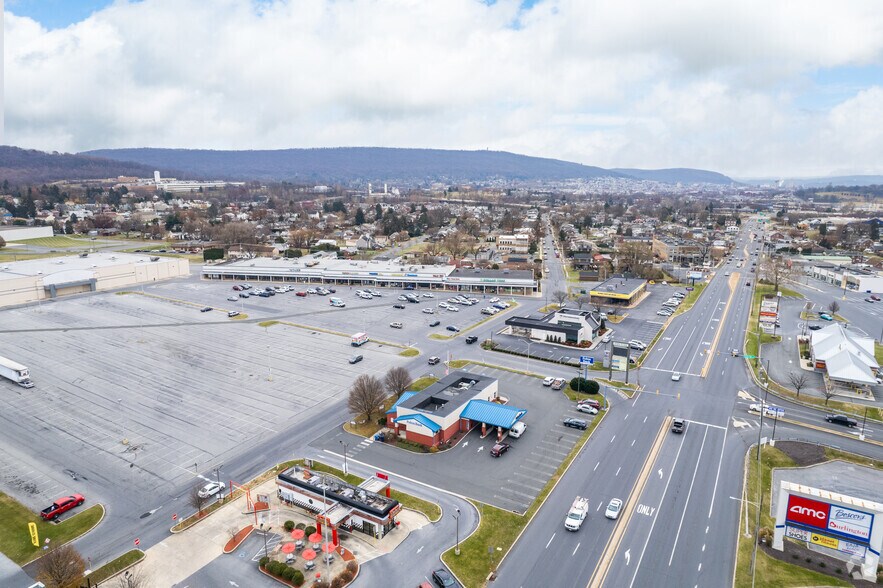 More Photos Of 3045 N 5th Street Hwy, Reading Unknown For Lease