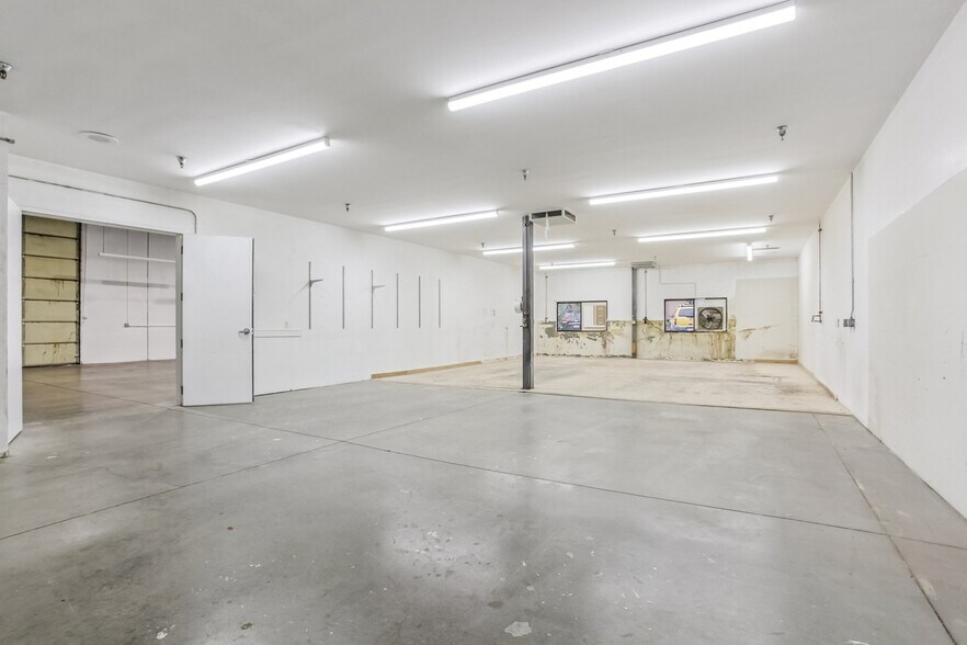 More Photos Of 405 S Pierce Ave, Louisville Warehouse For Lease