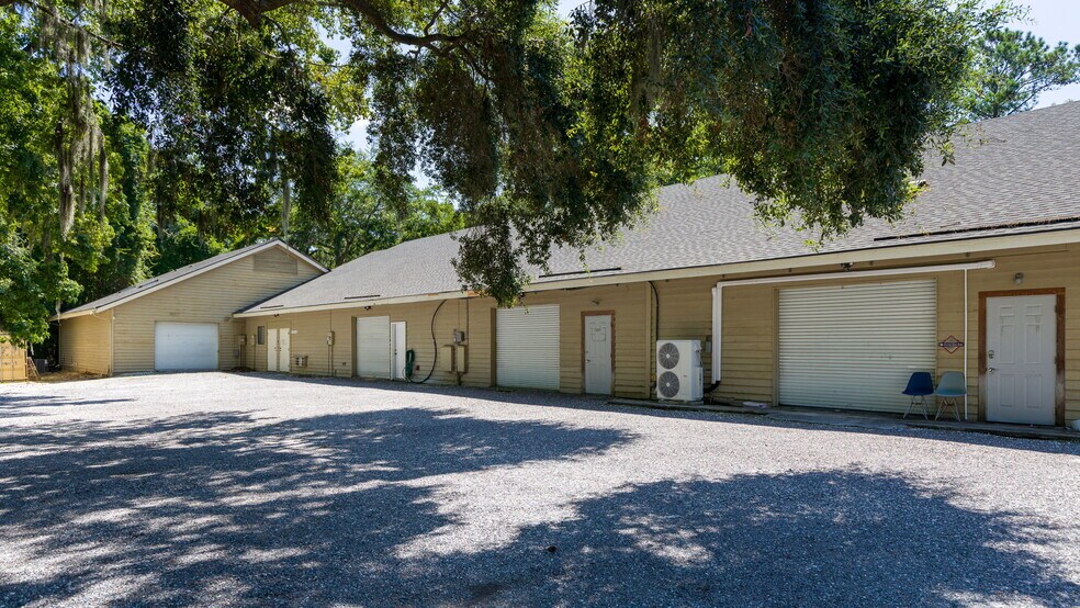 More Photos Of 9 Hunter Rd, Hilton Head Showroom For Sale