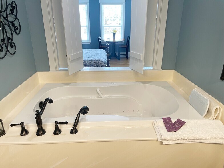 More Photos Of 208-210 Wharf St, Hermann Hospitality For Sale