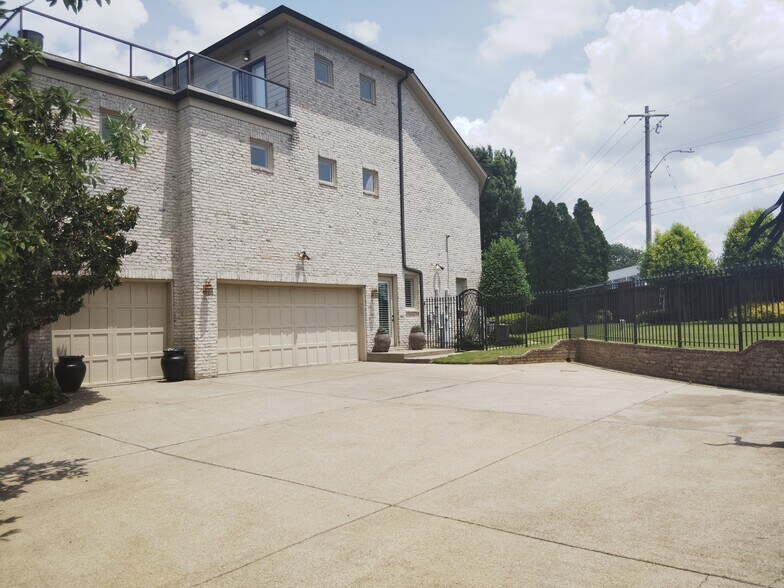 More Photos Of 120 Founders Ln, Memphis Specialty For Sale