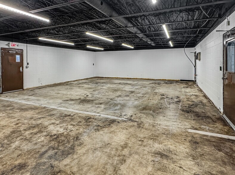 More Photos Of 313 Franklin Ave, Union Light Distribution For Sale