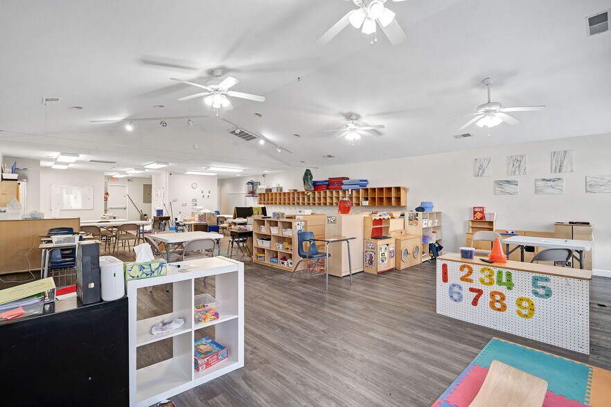 More Photos Of 213 S Wright St, Burgaw Daycare Center For Sale