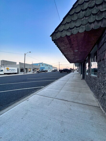 Primary Photo Of 217 Main St, Grand Coulee Flex For Sale