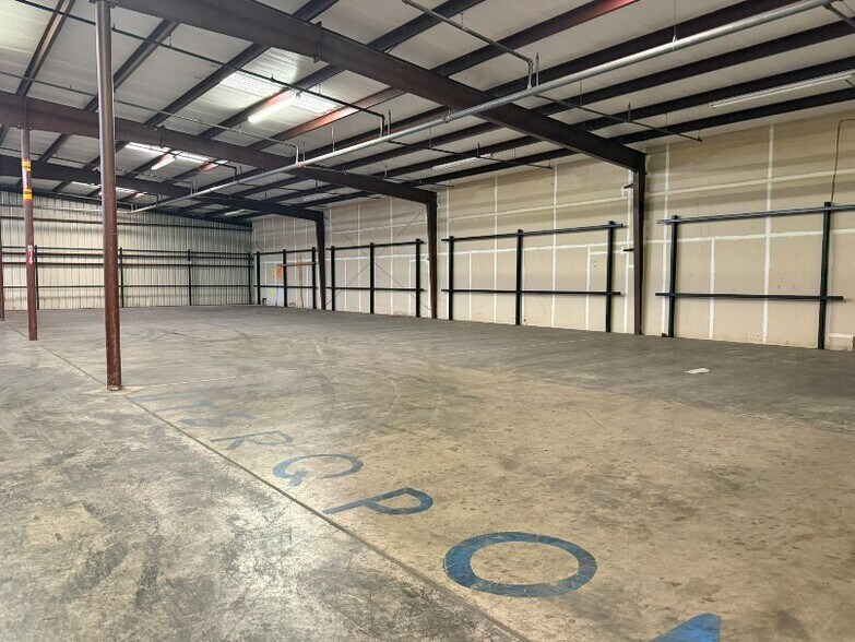More Photos Of 2013 SE 18th St, Oklahoma City Manufacturing For Lease