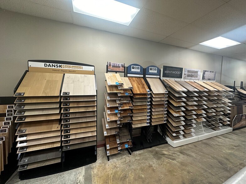 More Photos Of 14621-14629 SE McLoughlin Blvd, Portland Storefront Retail Office For Sale