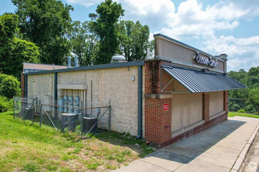 More Photos Of 1025 Veterans Memorial Hwy SE, Mableton Unknown For Lease