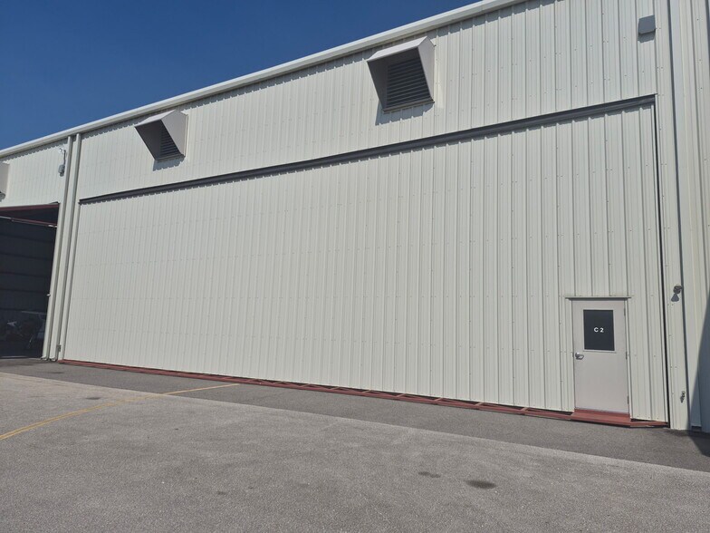 More Photos Of 5-13 Crosley Ln, Sebring Airplane Hangar For Lease