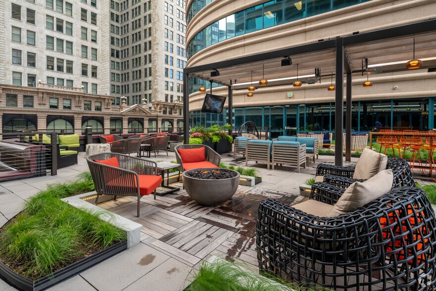 More Photos Of 150 S 5th St, Minneapolis Office For Lease