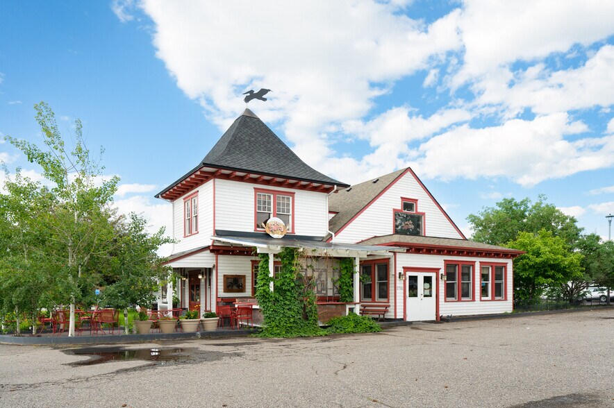 More Photos Of 2711 W College St, Bozeman Restaurant For Sale