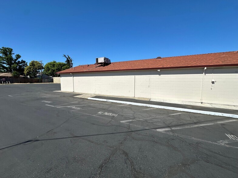 More Photos Of 5026 Fruitridge Rd, Sacramento Medical For Lease