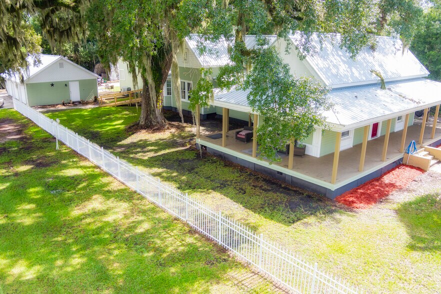 More Photos Of 290 E King Ave, Kingsland Office For Sale