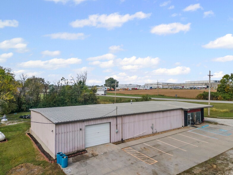 More Photos Of 3160 W Arrow St, Marshall Flex For Sale