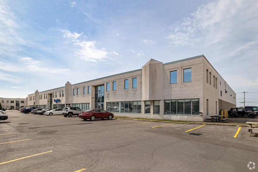 More Photos Of 8552-8678 Boul Pie-IX, Montréal Warehouse For Lease