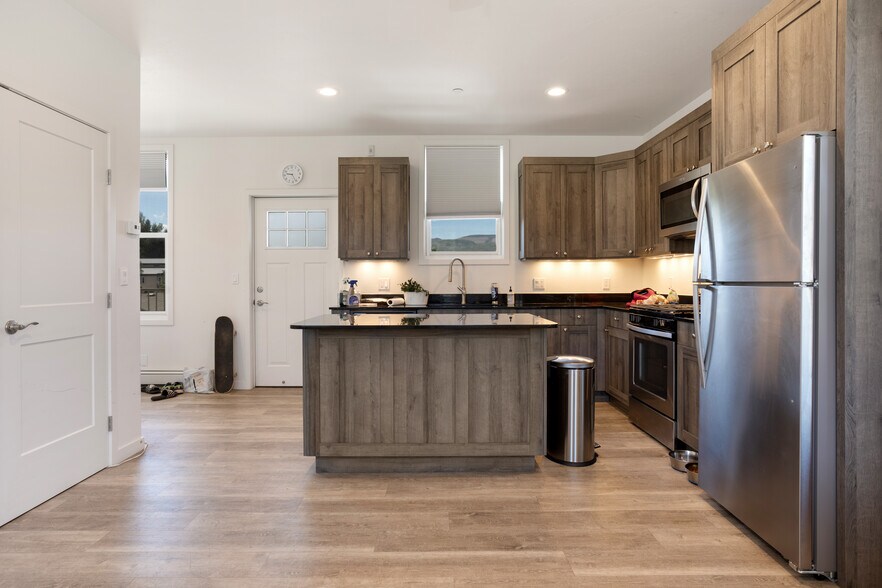 More Photos Of 105 Capitol St, Eagle Storefront Retail Residential For Sale