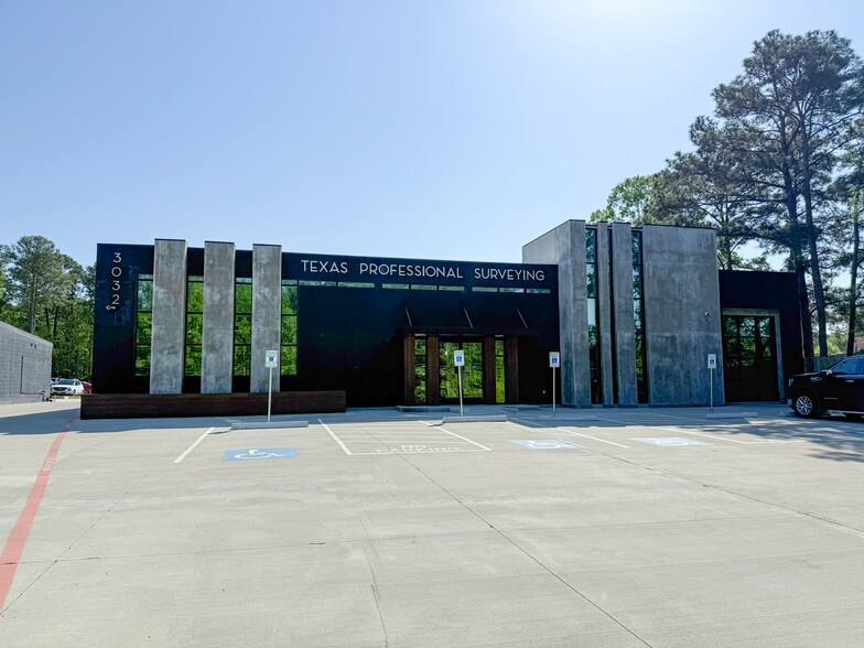 Primary Photo Of 3032 N Frazier St, Conroe Office For Lease