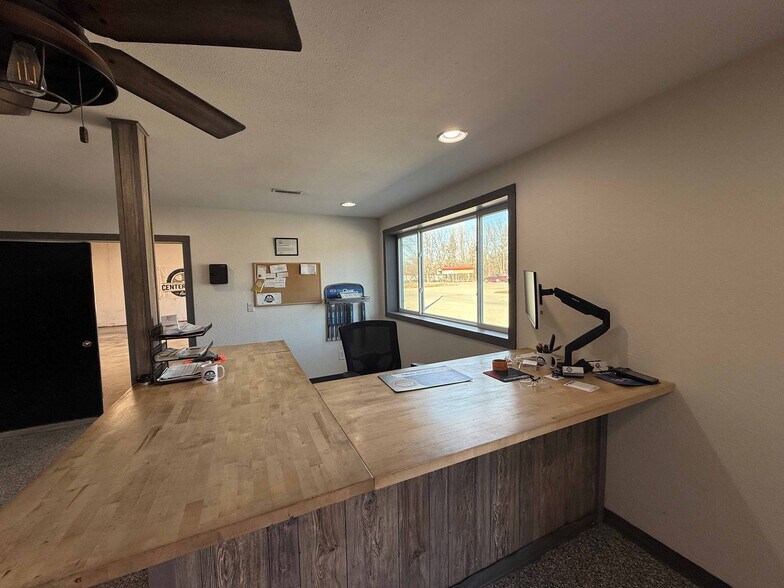 More Photos Of 209 Franklin St, Center Point Service Station For Sale