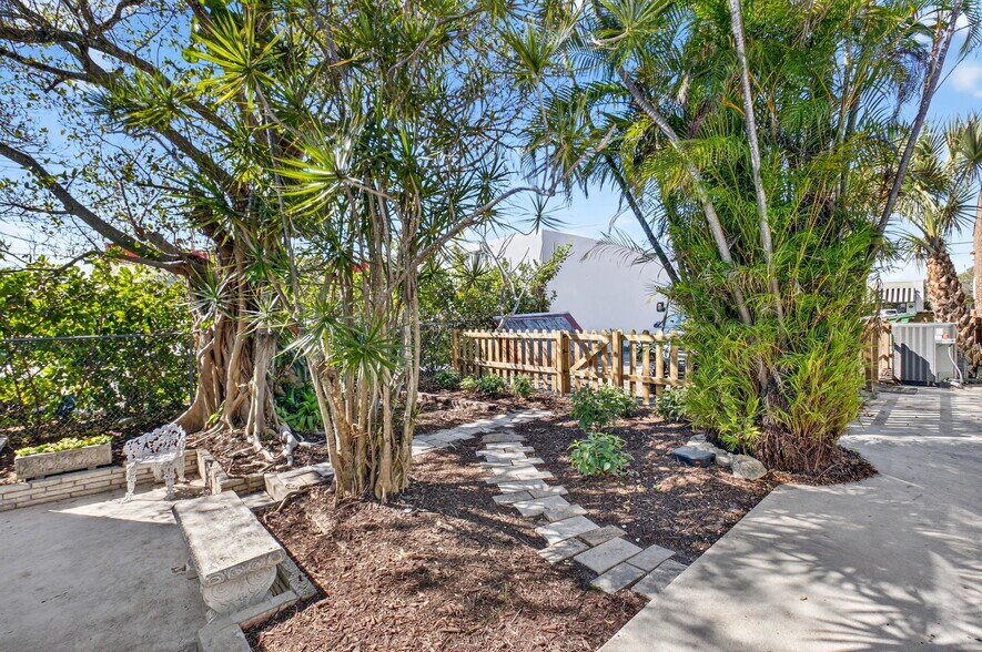 More Photos Of 825 N Federal Hwy, Delray Beach Storefront Retail Residential For Sale