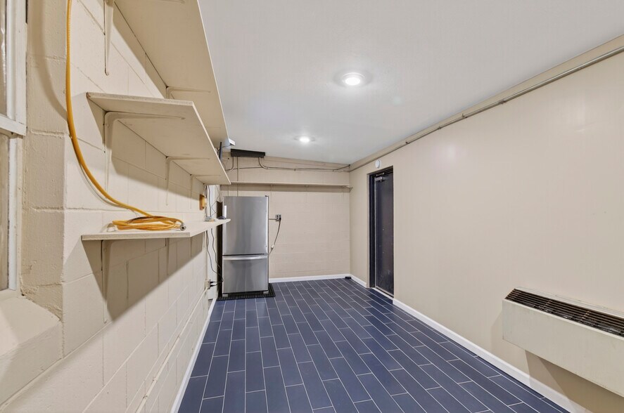 More Photos Of 8708 N 28th Ave, Omaha Service For Sale