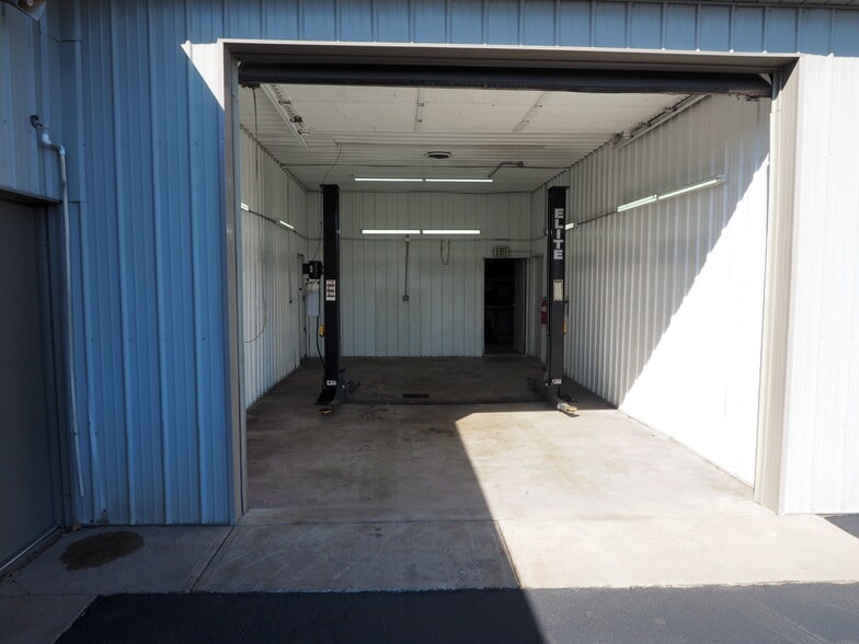 More Photos Of 9430 N Karen Dr, Mooresville Light Distribution For Lease