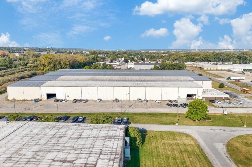 More Photos Of 2930 Morton Dr, East Moline Warehouse For Lease