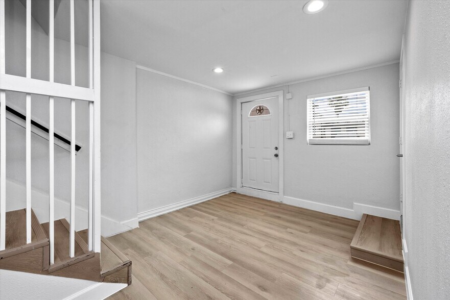 More Photos Of 1010 27th st, Galveston Apartments For Sale