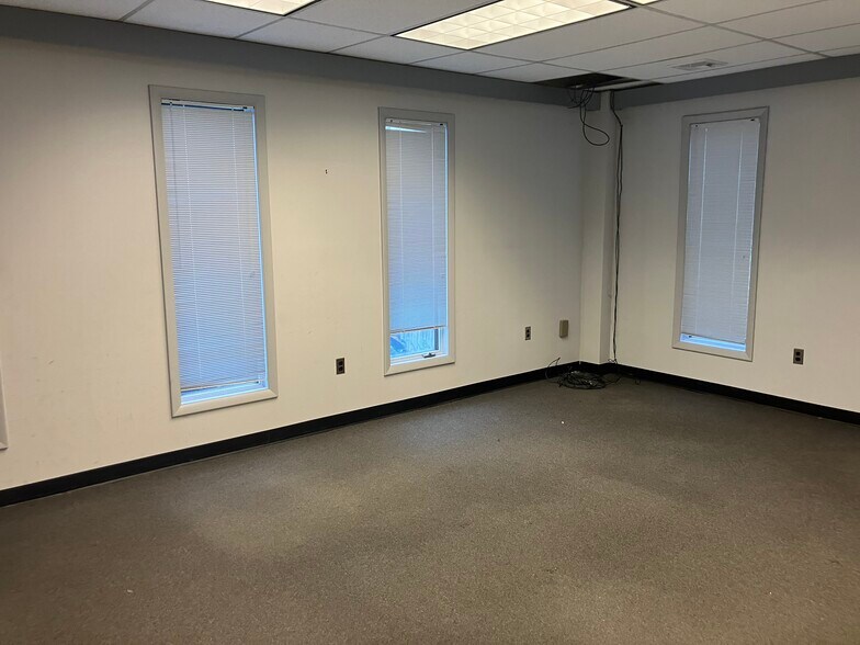 More Photos Of 5 Hillandale Ave, Stamford Office Residential For Lease