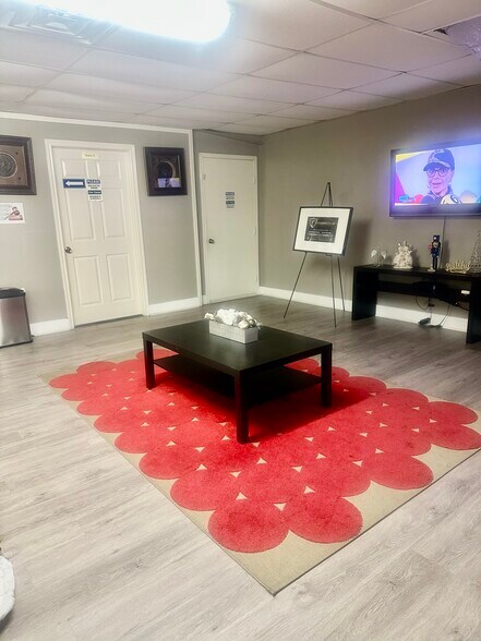 More Photos Of 10060 Veterans Memorial Rd, Houston Warehouse For Sale