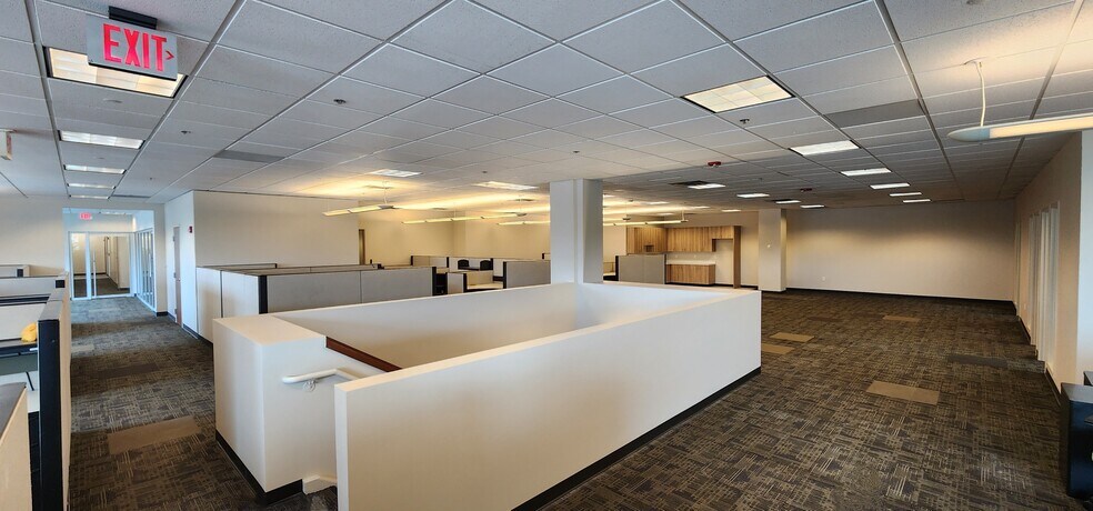 More Photos Of 8911 S Sandy Pky, Sandy Unknown For Lease