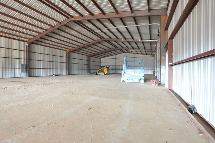 More Photos Of 1603 128th St, Lubbock Light Distribution For Sale