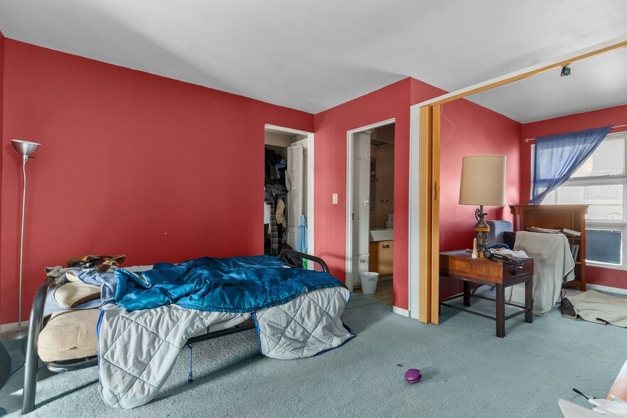 More Photos Of 754 N Main St, Oshkosh General Retail For Sale