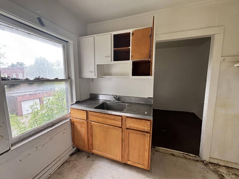 More Photos Of 12 Waltham St, Hammond Multifamily For Sale